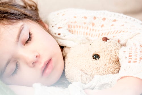 Relationship between sleeping posture of pregnant women and fetal health